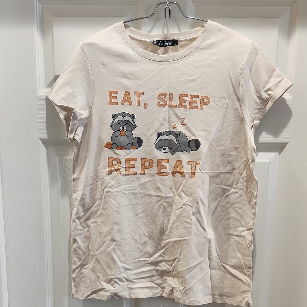 Cute Graphic Tee with Raccoon Print